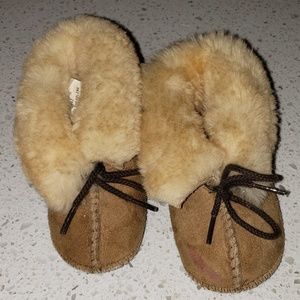 Minnetonka Genuine Sheepskin  Bootie - Size 5